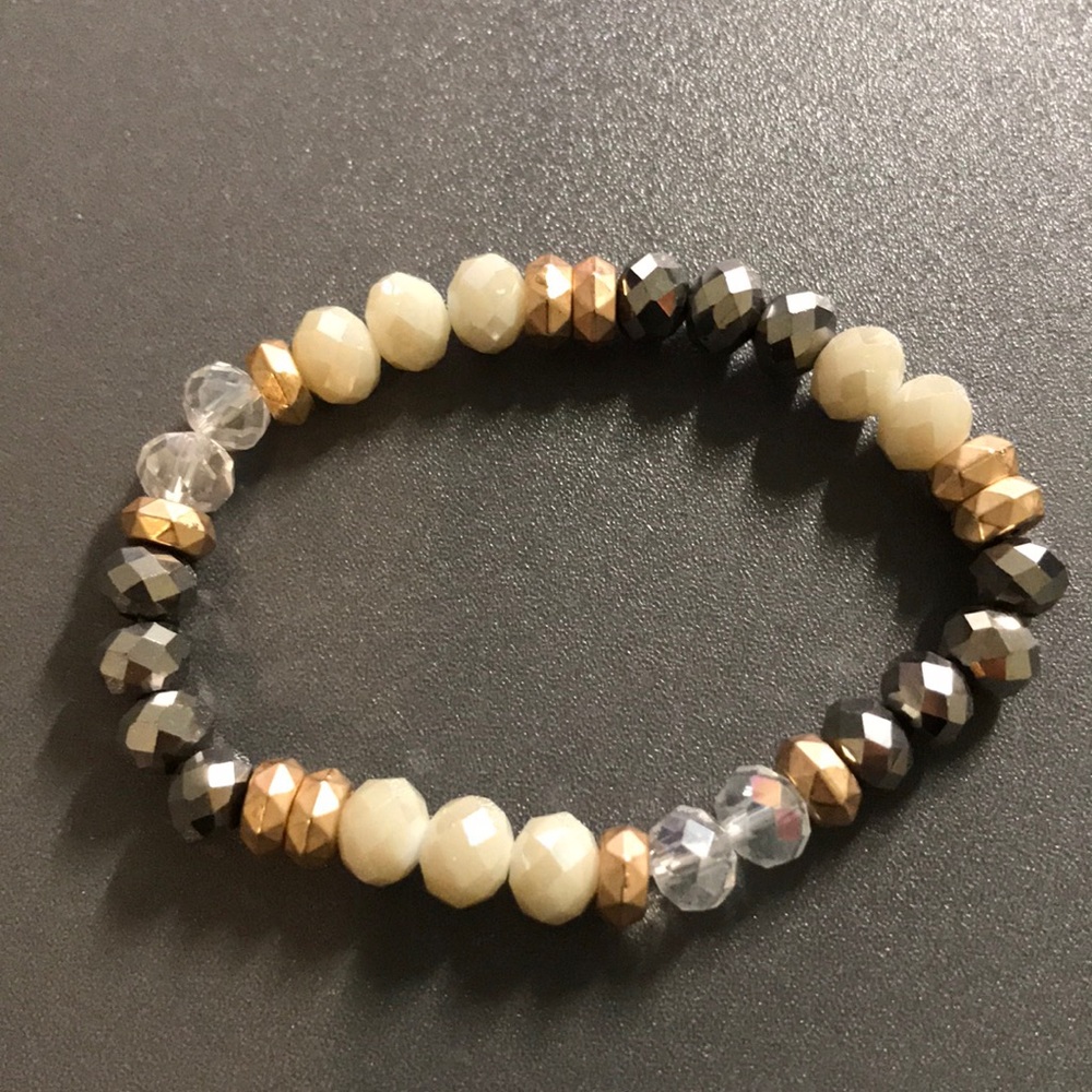 Stretchy beaded bracelet